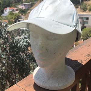 Women’s baseball style hat with small zip pockets and Velcro adjustable closure